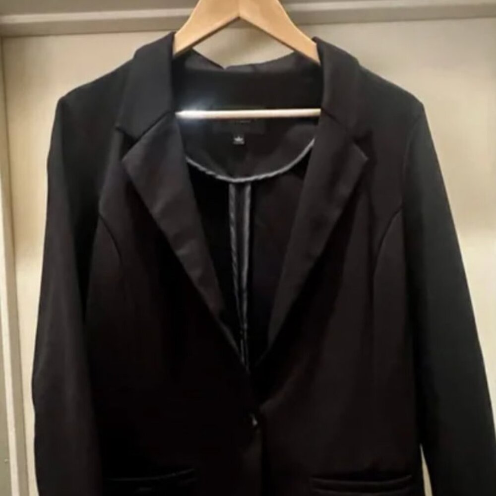 Classic Black Women's Blazer